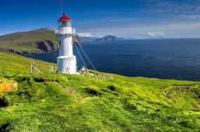 Exploring Spitsbergen via the Faroes and Jan Mayen