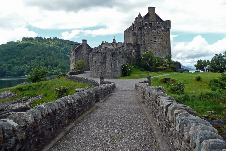 View Highland Fling (Highland, #1) Pictures
