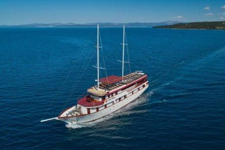 Sail Dubrovnik to Split / Premium Boat, Above Deck Cabins