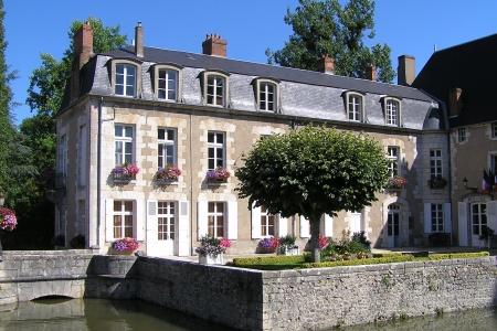 Family Friendly River cruise Discover the Loire Canal In the heart of France, charming cities reveal their secrets (port-to-port cruise) package