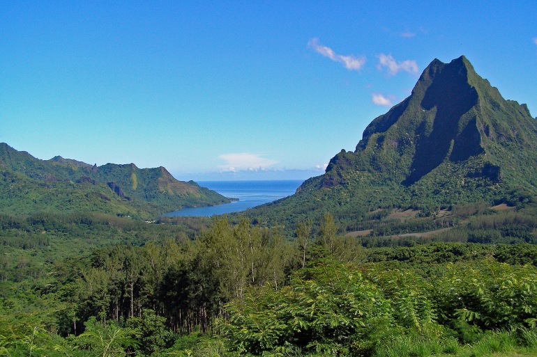 Beautiful natural mountain view Moorea-French Polynesia-2410785_1920_processed