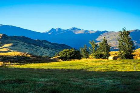 Naturally New Zealand with Sydney, the Great Barrier Reef, Melbourne & Fiji