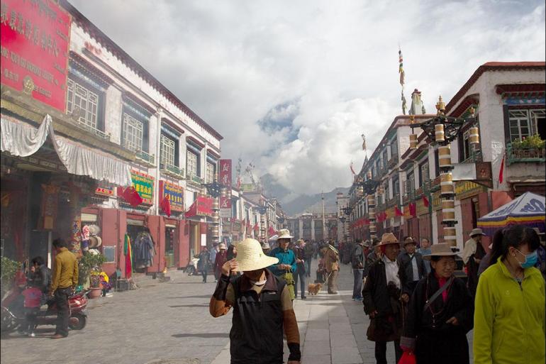 Local Immersion Historic sightseeing Tibet: Beijing to Kathmandu Overland package