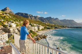 Coastal Adventure: Shark Cage Diving & Safari