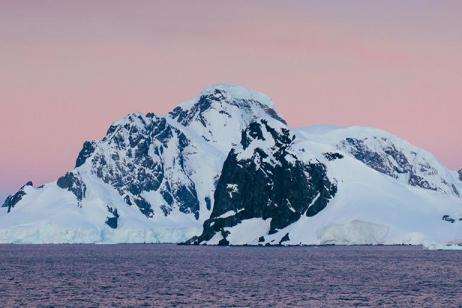 Best of Antarctica: A White Christmas (Ocean Endeavour)