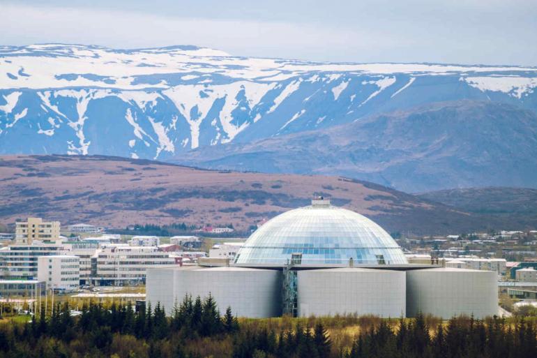 Blue Lagoon Geysir Next Door to Nature: Iceland's Northern Lights City Break Trip
