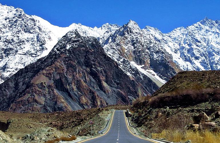 Trek Pakistan's Karakoram Mountains tour