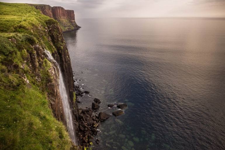 Beautiful natural green waterfall view Isle Of Skye-Scotland-913839_1920_processed