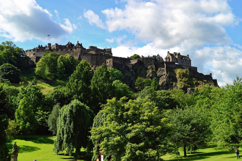 Historic architecture building castle tress Edinburgh-Scotland-959082_1920_processed