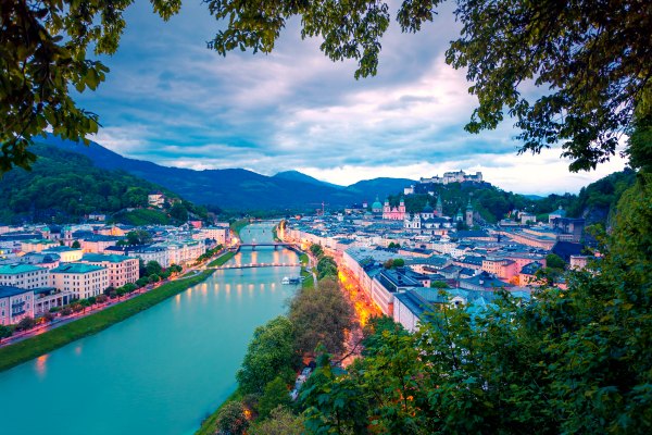 Tour of Europe at sunrise in Salzburg