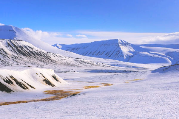 Large snowy expanse in Spitsbergen Svalbard, touring the arctic