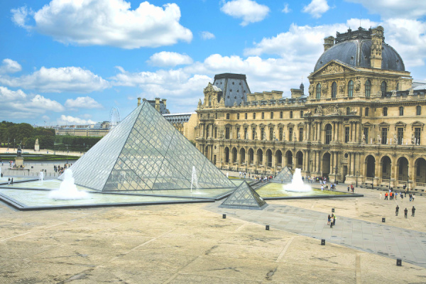 Louvre museum with fewer crowds