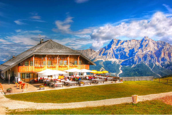 Large cafe and house in Dolomites for hikers