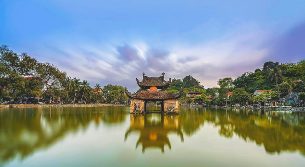 Vietnam pagoda reflection