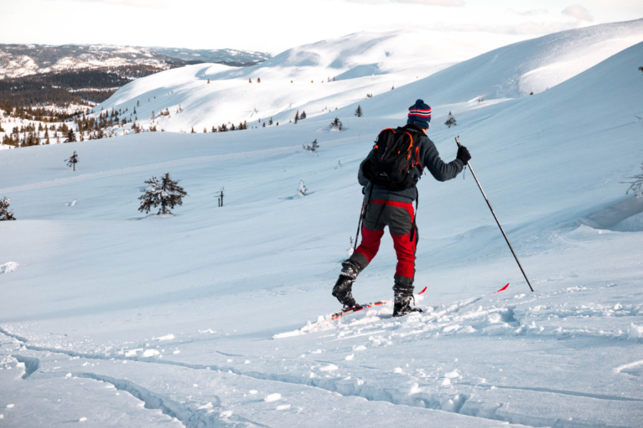 man-skiing-in-norway